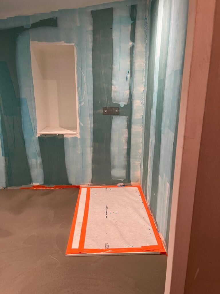 création d’une niche encastrée dans une douche à l’italienne en rénovation