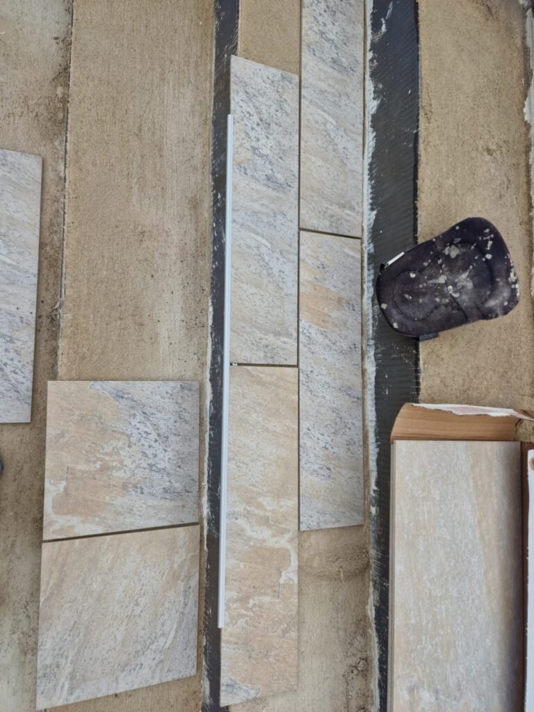 calepinage du carrelage effet pierre pour un escalier extérieur