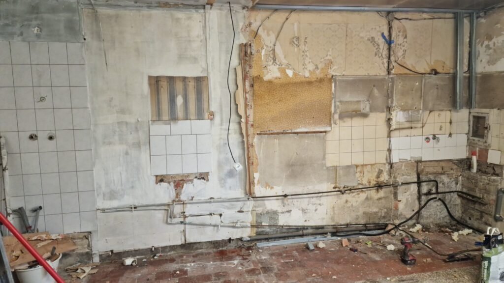 pièce ancienne à rénover avant travaux de placo et isolation à Rethel